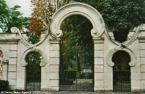 Paris Dog Cemetery