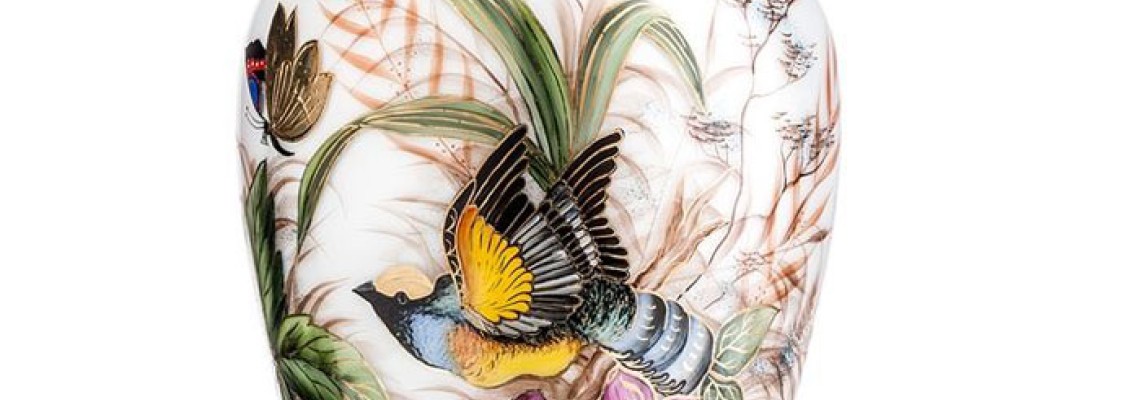 Crystal and Glass Cremation Urns: What Makes Them Special Crystal and Glass Cremation Urns: What Makes Them Special