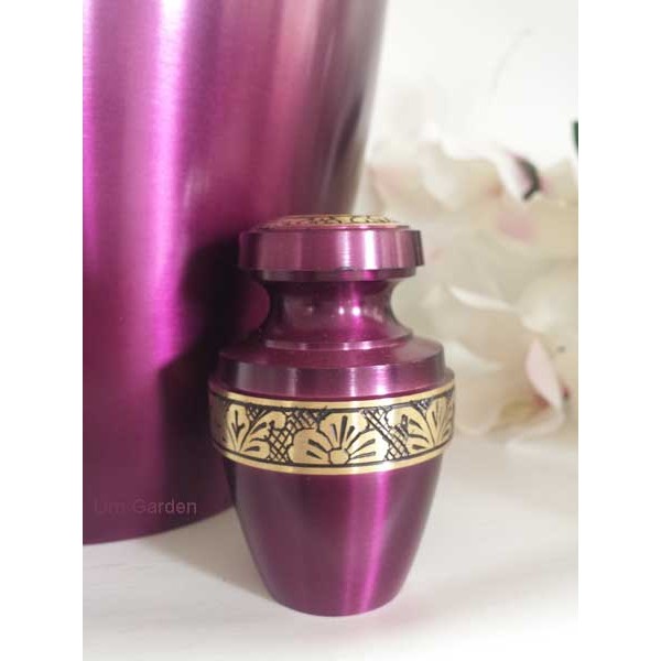 Berry Loved Small Keepsake Urn for Ashes