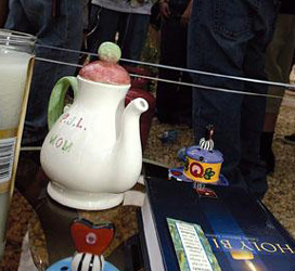 Teapot urn